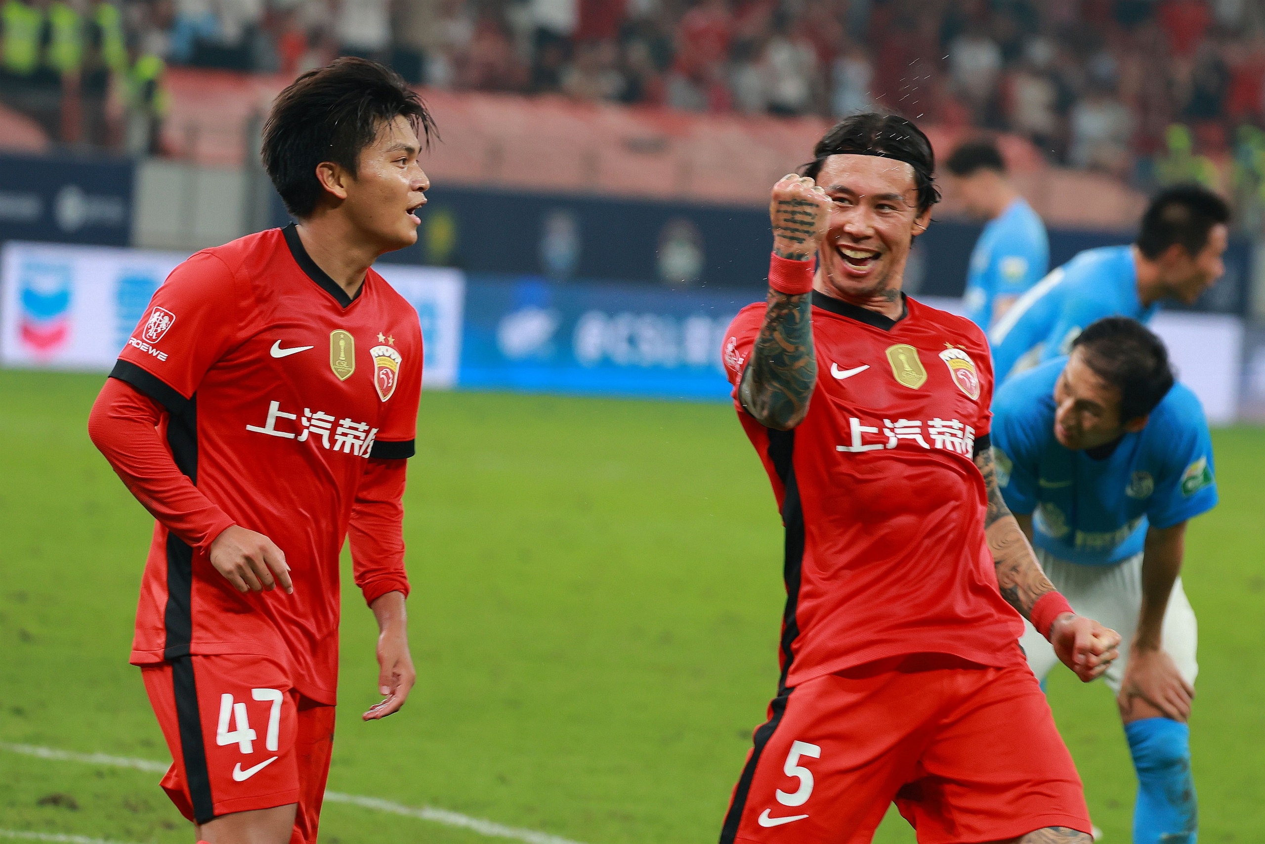 包含清晨突围战来临，北京国安围绕英超临场应变，悬念犹存，年轻球员得到机会的词条